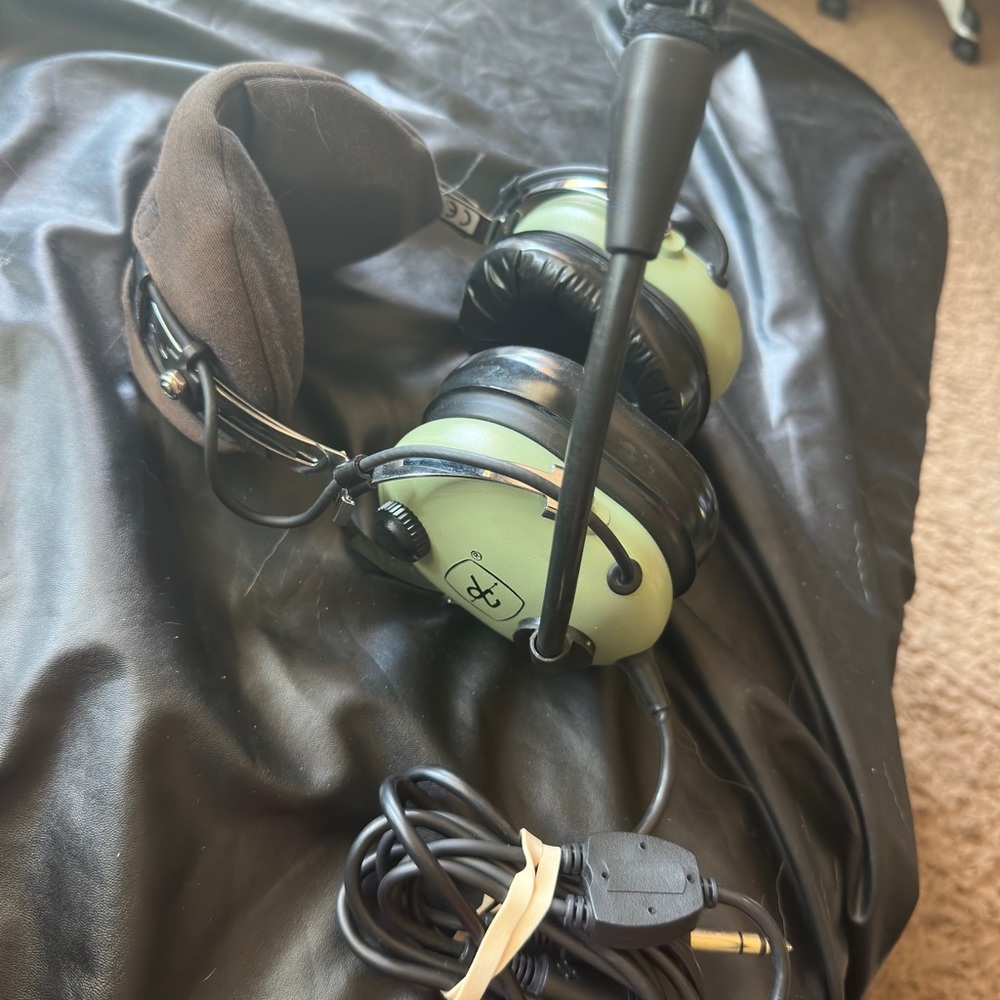David Clark H10-13 pilot aviation headset